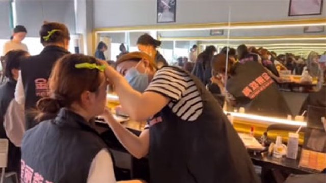 免费的不学，偏偏花钱学化妆，图个啥？