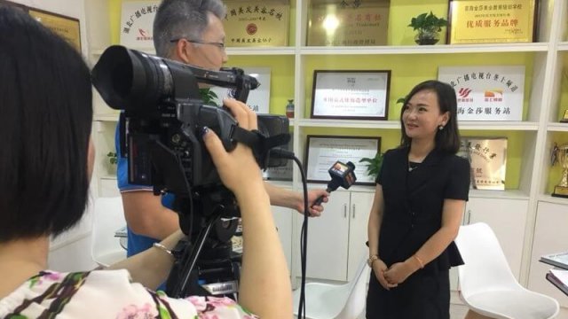 湖北省电视台到金莎学校进行采访