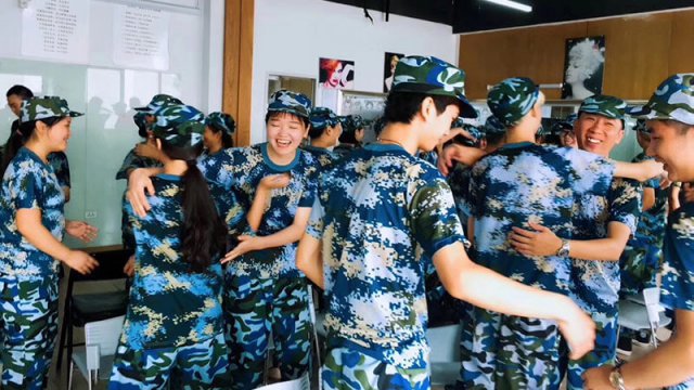 兰博携手金莎教育开展学员军事化拓展训练