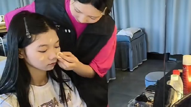  当我开始为己而美，涂的不是化妆品而是自由 